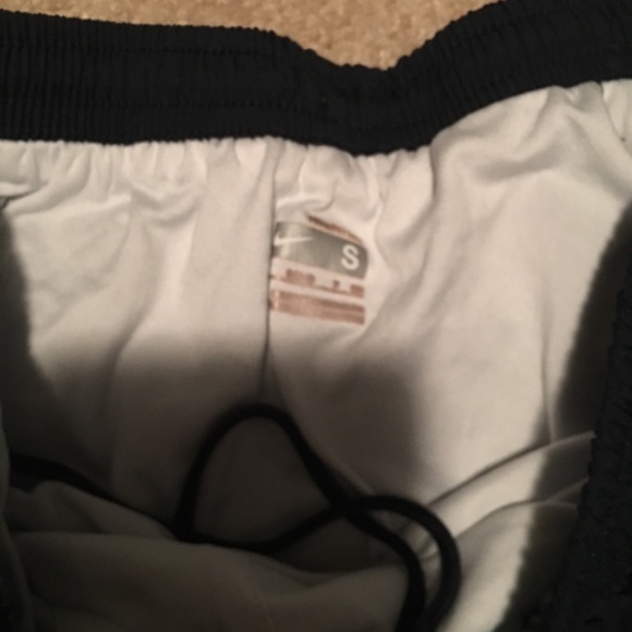 Women’s Nike 3 inch running shorts - Picture 3 of 3